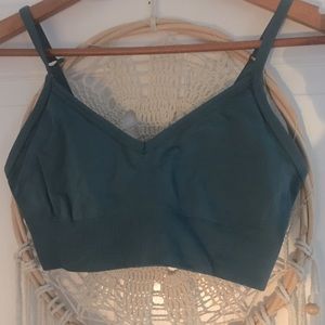 2 Lululemon sports bras. Size 4-6Extra LUCKY BRAND, padded sporty bra in grey .